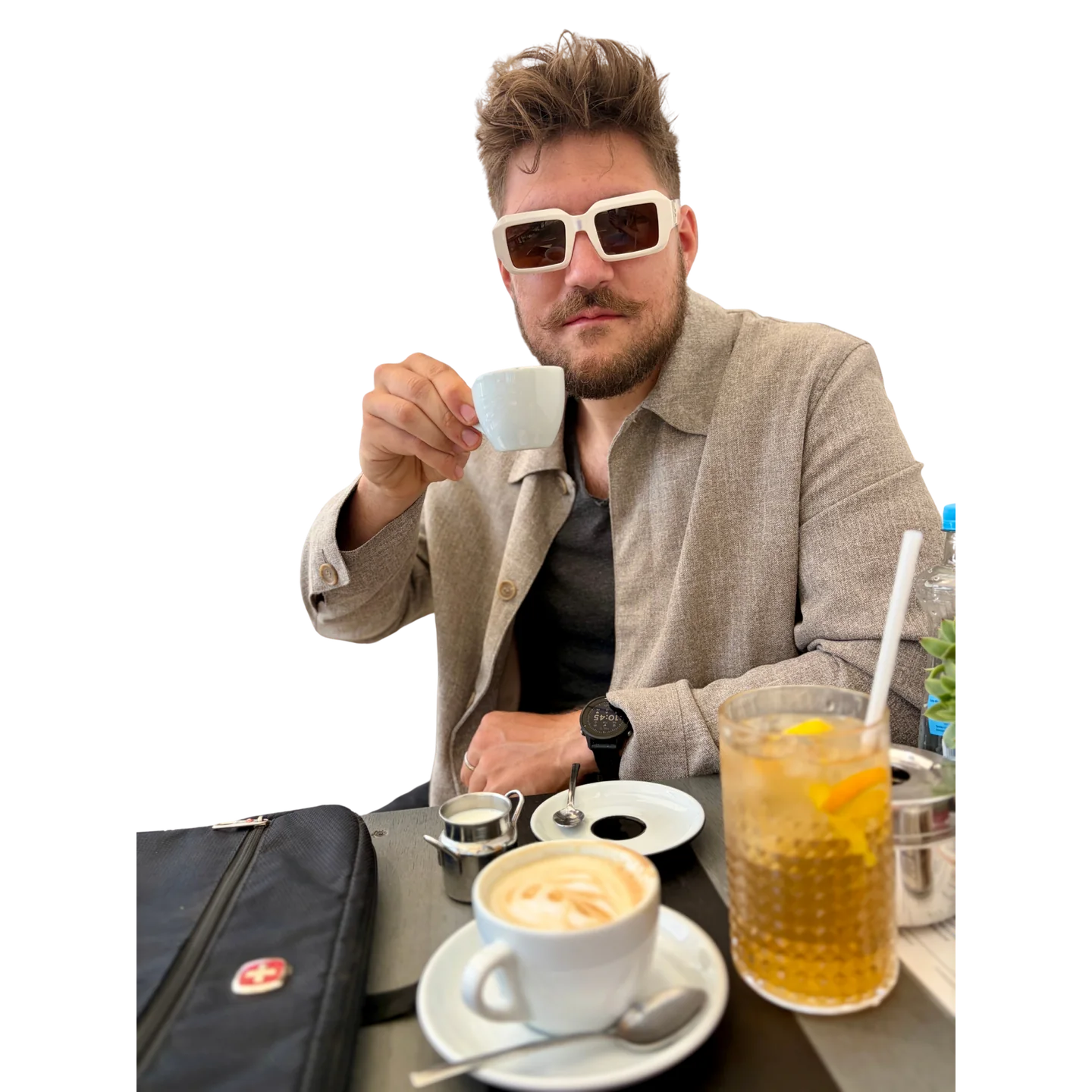 Kocsis Dani egy csésze kávéval